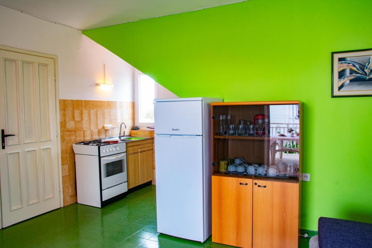 Apartment Tony - 2Bdr Beachfront 야드리야 외부 사진