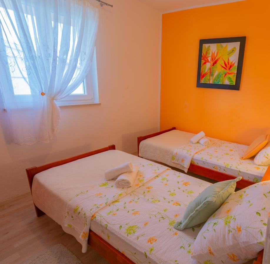Apartment Tony - 2Bdr Beachfront 야드리야 외부 사진