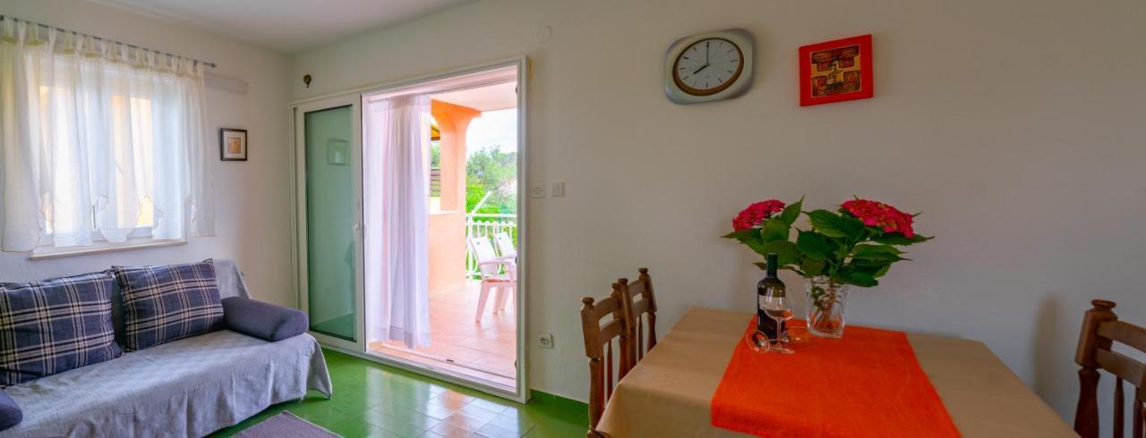 Apartment Tony - 2Bdr Beachfront 야드리야 외부 사진