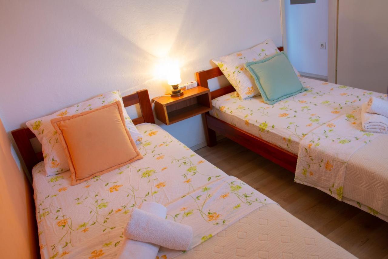 Apartment Tony - 2Bdr Beachfront 야드리야 외부 사진
